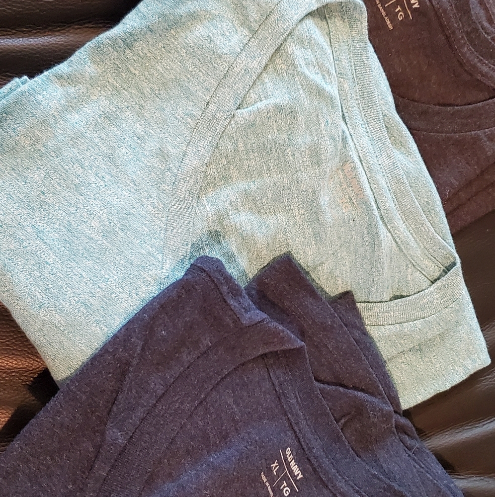 Old navy xl 3 old navy t shirts like new